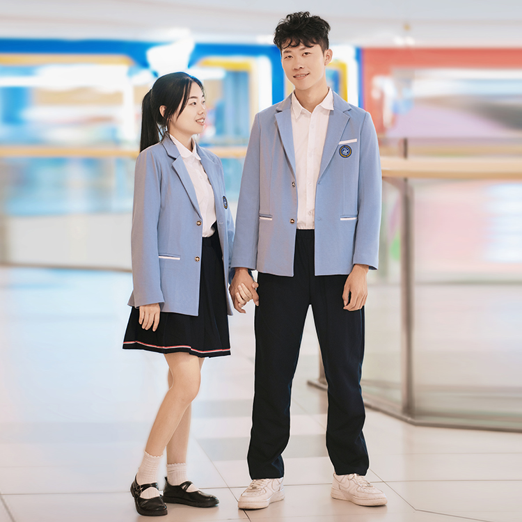 秋季中学校服